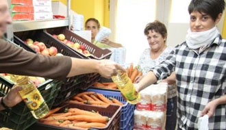 Adományosztás, segítség, rászorulók mentorálása, adó 1